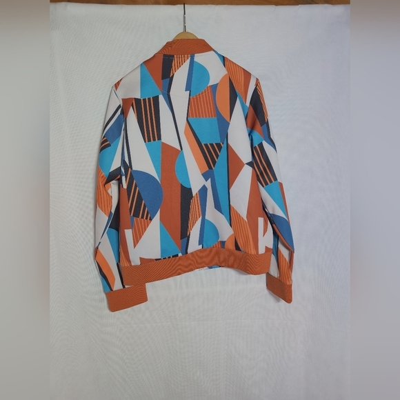 Silversilk L Wolf Zipper Geometric Patterned Jacket - Picture 4 of 7